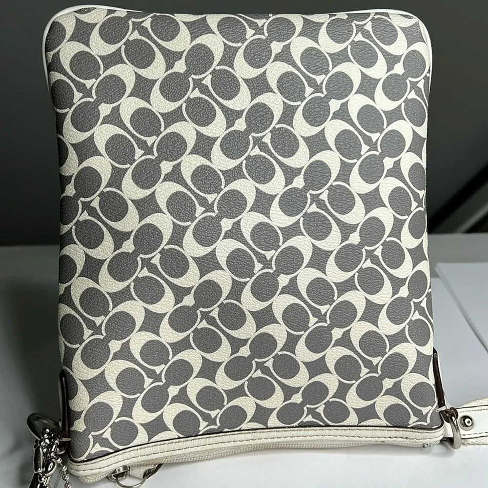Coach Crossbody Gray Pink White Pebbled Leather Zip Top Bag Swing Bag